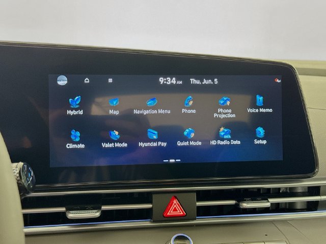 New 2025 Hyundai Elantra SEL FWD image 23