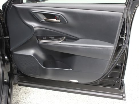 Used 2024 Toyota Crown Platinum AWD/4WD image 36