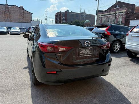 Used 2018 MAZDA MAZDA3 Sport FWD image 4
