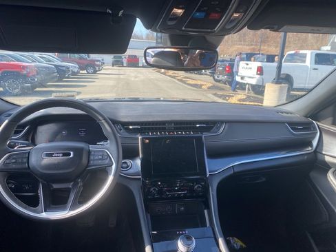 Used 2023 Jeep Grand Cherokee L Laredo image 7