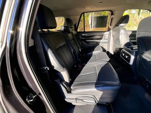 Used 2023 Ford Expedition Max XLT image 23