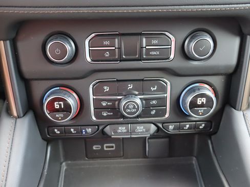 Used 2024 Chevrolet Tahoe High Country w/ Advanced Technology Package AWD/4WD image 31