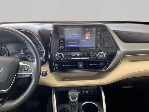 Used 2020 Toyota Highlander XLE FWD image 9