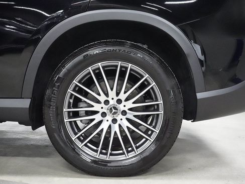 Used 2024 Mercedes-Benz GLC 300 4MATIC image 32