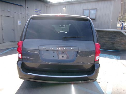 Used 2020 Dodge Grand Caravan SE FWD image 6