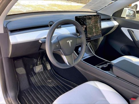 Used 2020 Tesla Model Y Long Range image 15