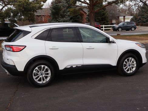 Used 2020 Ford Escape SE image 4