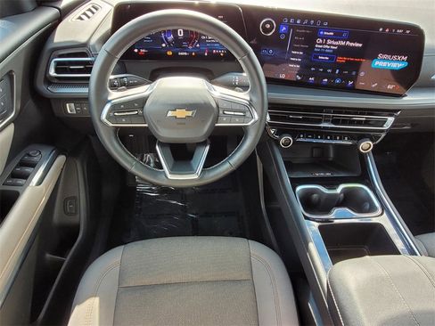 Certified 2025 Chevrolet Traverse LT image 17