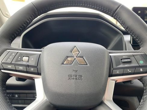 New 2026 Mitsubishi Outlander SE AWD/4WD image 16