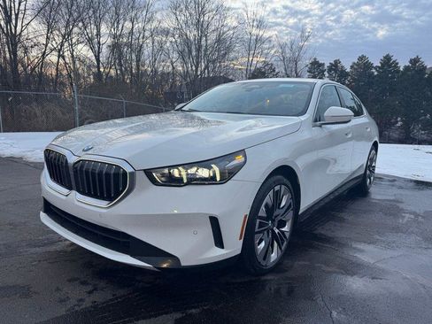 New 2026 BMW 530i w/ Premium Package RWD image 1