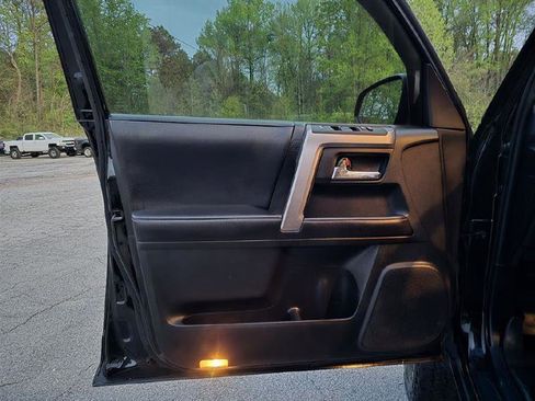 Used 2018 Toyota 4Runner SR5 image 16