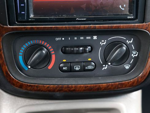 Used 2003 Saturn L-Series L200 w/ Audio Pkg I FWD image 29