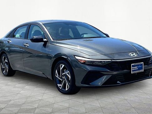 Certified 2025 Hyundai Elantra SEL image 5