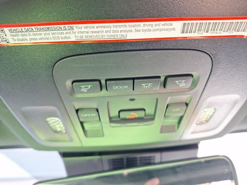 Used 2025 Toyota Camry SE w/ Convenience Package image 29