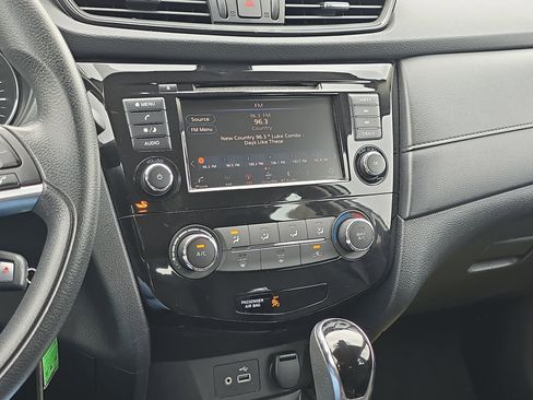 Used 2019 Nissan Rogue S FWD image 14