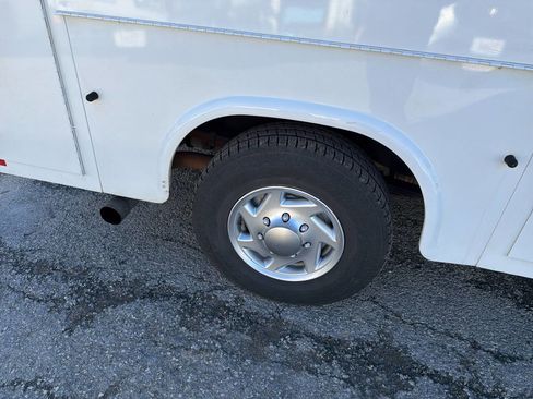 Used 2021 Ford E-350 and Econoline 350 Super Duty w/ Power Windows & Locks Group image 20