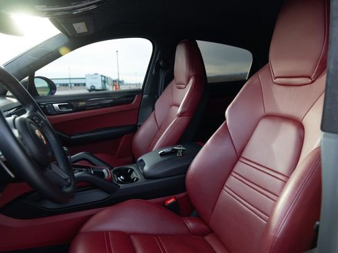 Used 2023 Porsche Cayenne Turbo GT image 27