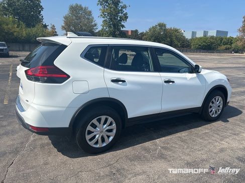 Used 2017 Nissan Rogue S image 4