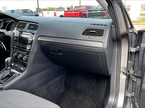 Used 2019 Volkswagen Golf S image 18
