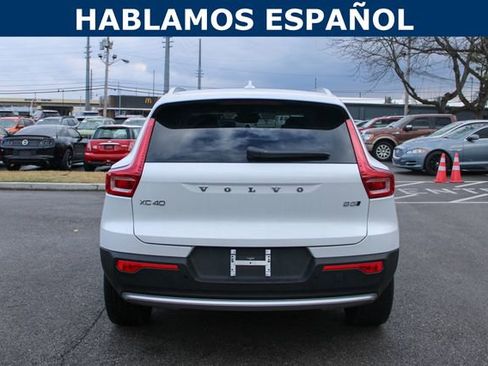 Used 2025 Volvo XC40 B5 Plus image 4