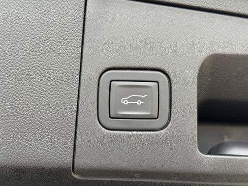 Used 2025 Cadillac XT4 Sport image 36