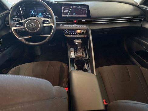 Used 2023 Hyundai Elantra SEL w/ Convenience Package image 16