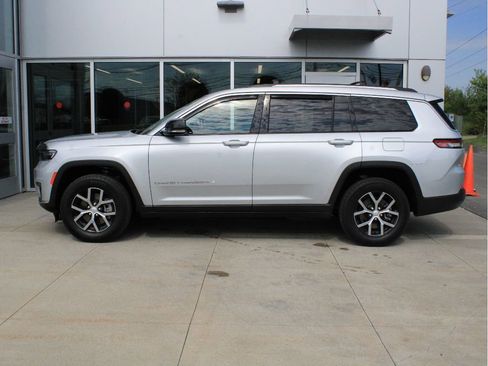 Used 2023 Jeep Grand Cherokee L Limited w/ Trailer Tow Group (B) AWD/4WD image 5