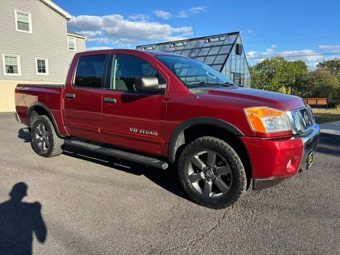 Used 2015 Nissan Titan SV w/ SV Value Truck Package AWD/4WD image 13