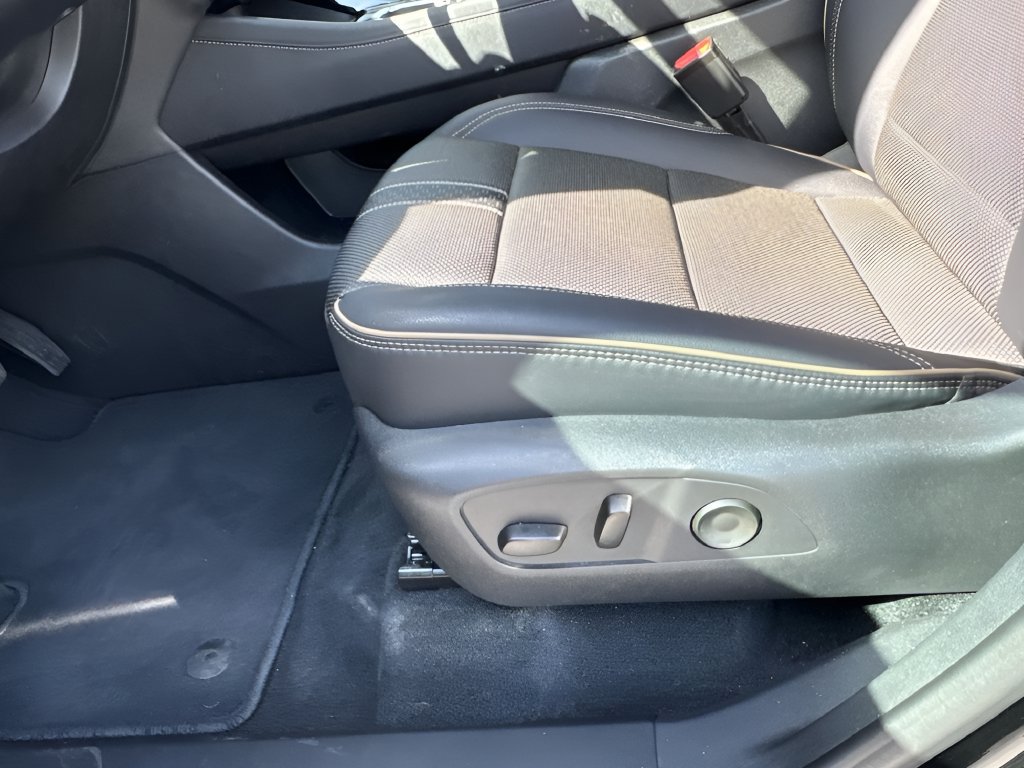 Used 2026 Chevrolet Traverse High Country FWD image 19