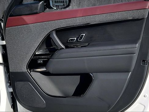 Used 2025 Land Rover Range Rover Sport Dynamic SE image 27