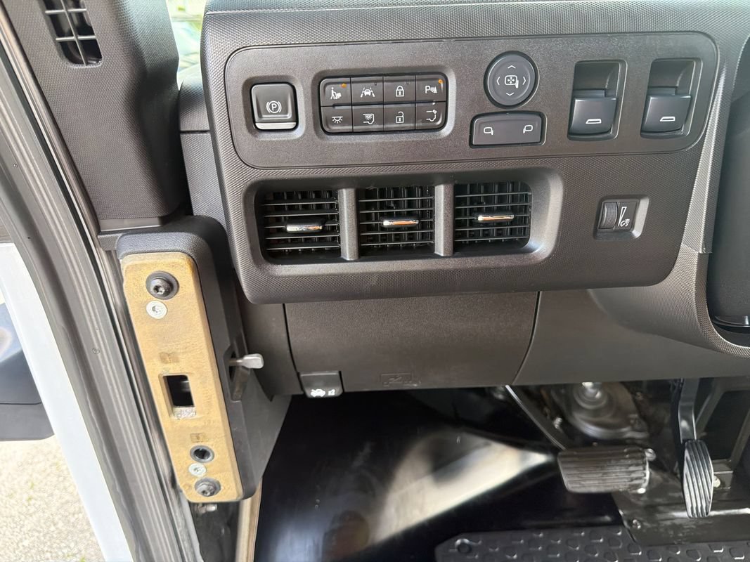 Used 2024 Chevrolet Brightdrop 600 w/ Commercial Equipment Package AWD/4WD image 36