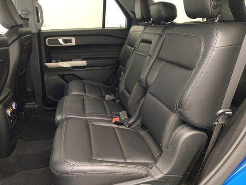 Used 2020 Ford Explorer XLT w/ Equipment Group 202A RWD image 18