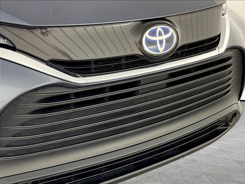 Used 2023 Toyota Venza LE AWD/4WD image 31