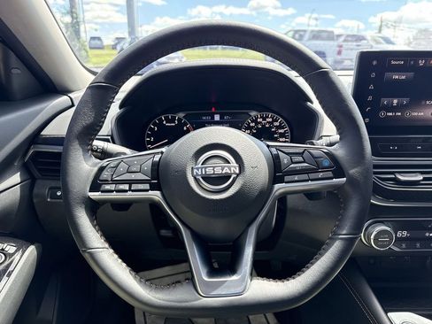 Used 2024 Nissan Altima 2.0 SR FWD image 23