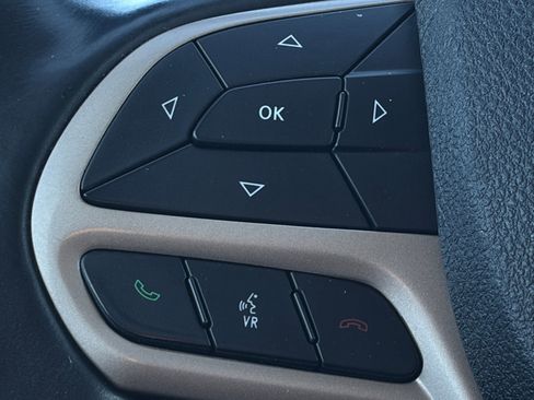 Used 2018 Jeep Cherokee Limited image 33