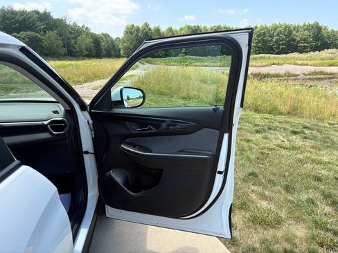 Used 2026 Chevrolet TrailBlazer LT w/ LT Cold Weather Package FWD image 25
