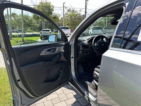 Used 2023 Chevrolet Traverse LT FWD image 22