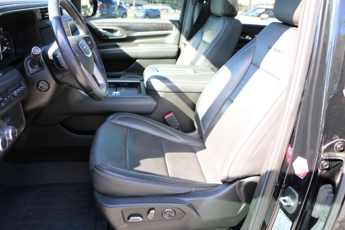 Used 2021 GMC Yukon XL Denali w/ Denali Premium Package AWD/4WD image 29