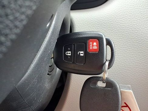 Used 2025 Toyota Corolla Cross L FWD image 18