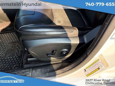 Used 2019 Jeep Cherokee Trailhawk AWD/4WD image 16