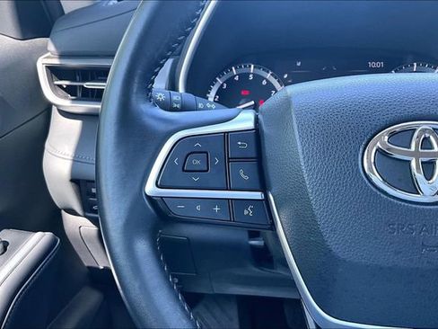 Used 2022 Toyota Highlander XLE AWD/4WD image 14