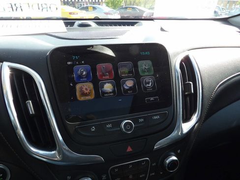 Used 2018 Chevrolet Equinox Premier FWD image 12