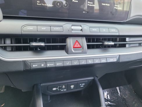 Used 2025 Kia K4 LXS image 19