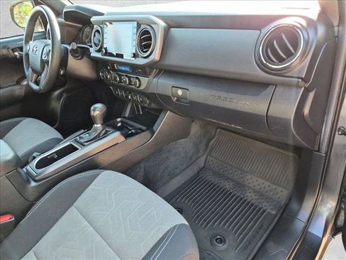 Used 2022 Toyota Tacoma TRD Off-Road w/ Technology Package AWD/4WD image 19