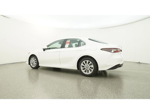 Used 2023 Toyota Camry LE image 21