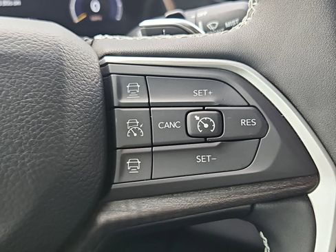 Used 2023 Jeep Grand Cherokee Limited image 25