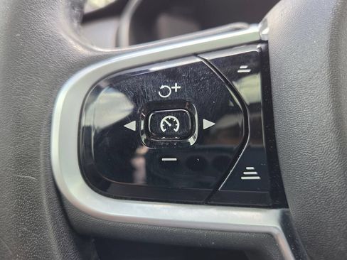 Used 2019 Volvo XC90 T5 Momentum w/ Protection Package Premier FWD image 33