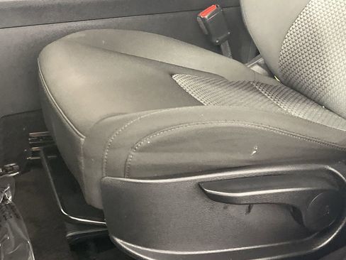 Used 2025 Kia Sportage LX image 18