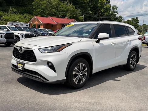 Used 2023 Toyota Highlander XLE AWD/4WD image 9