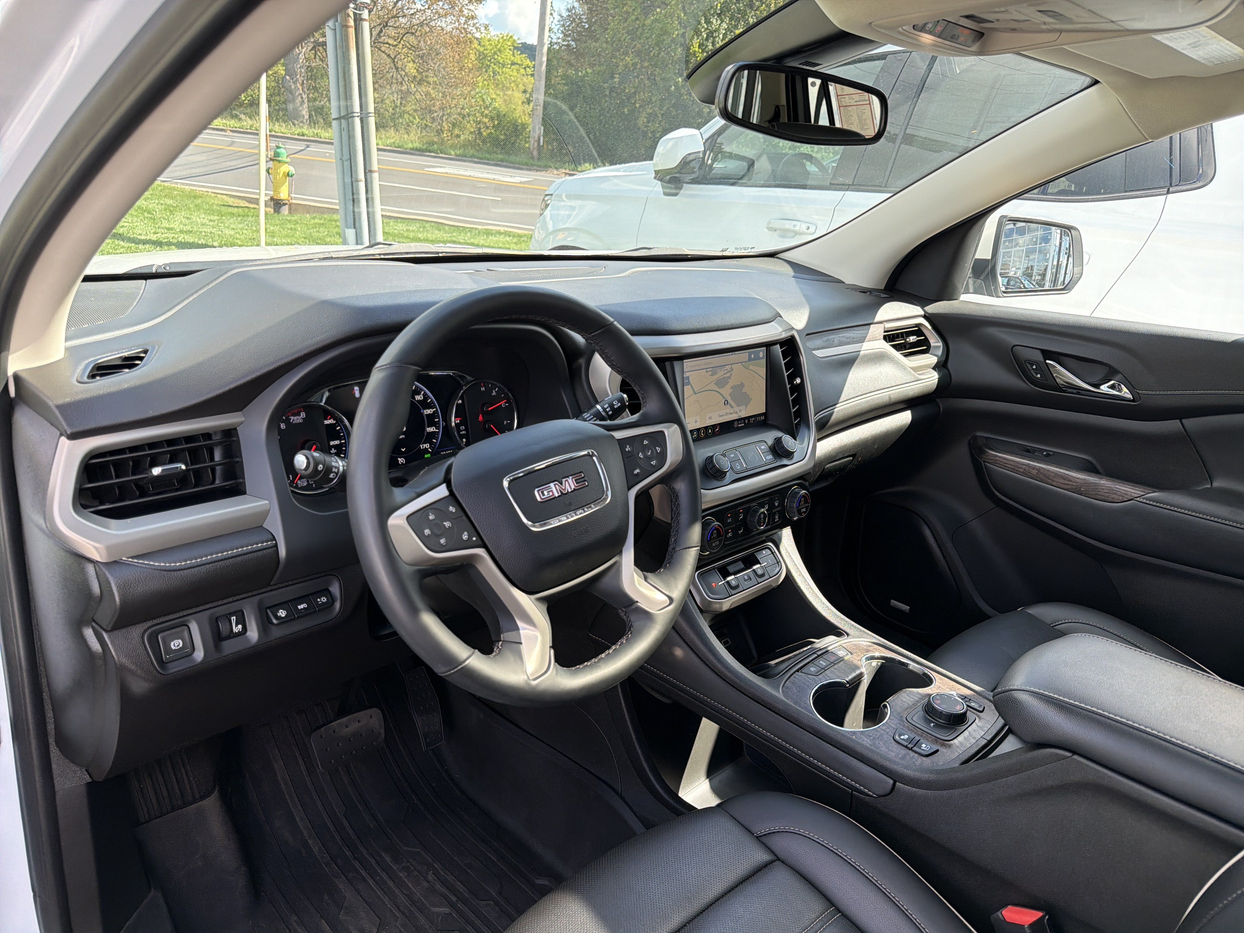 Used 2023 GMC Acadia Denali w/ Trailering Package AWD/4WD image 9